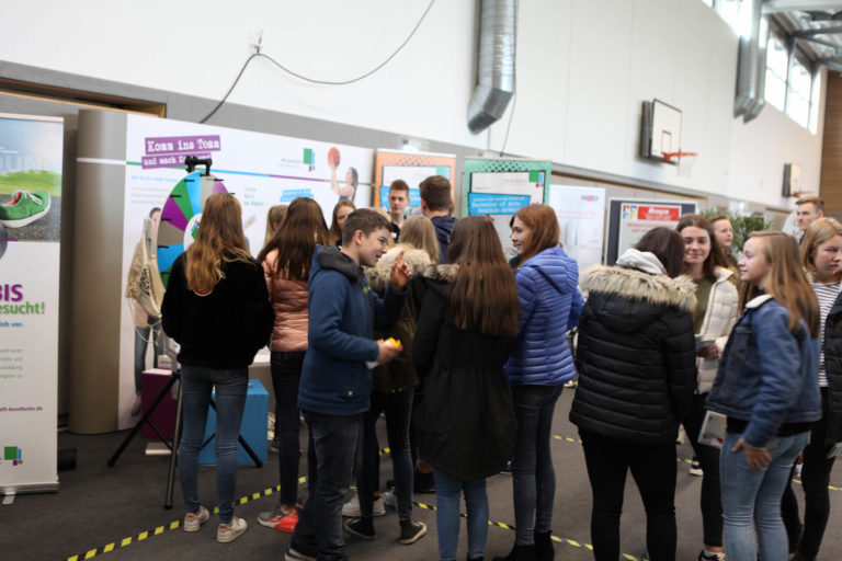 Berufs- und Kontaktmesse